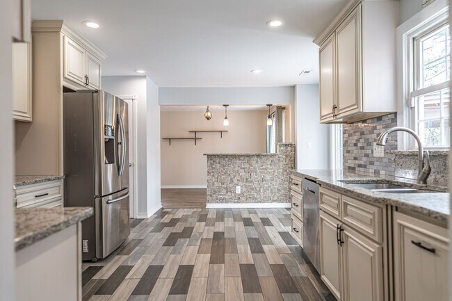 Building Photo - Beautiful - Well maintained spacious home ...