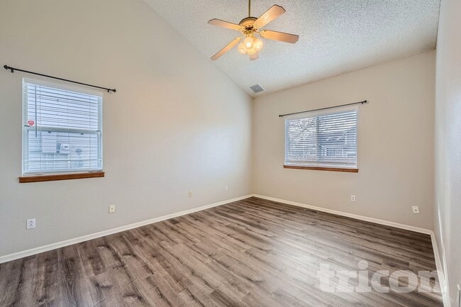 Building Photo - 995 Cobblestone Dr