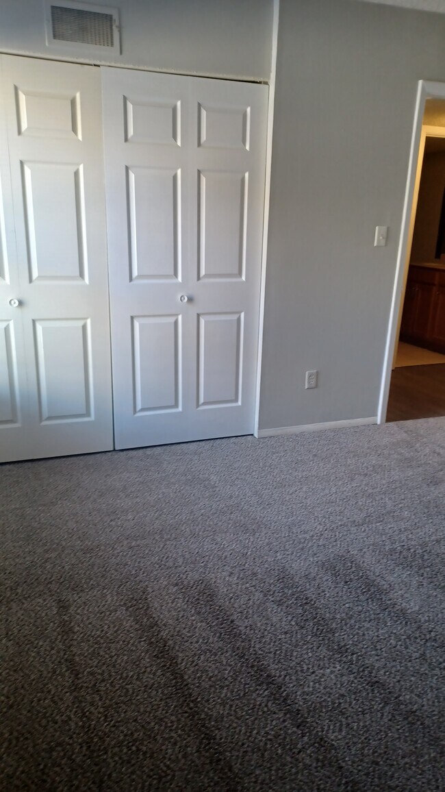 Crosswinds Apartments Apartments 2010 S Ingram Mill Rd Springfield