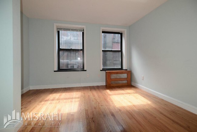 Building Photo - 160 Orchard St