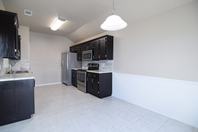 Building Photo - 208 Sykes Ln