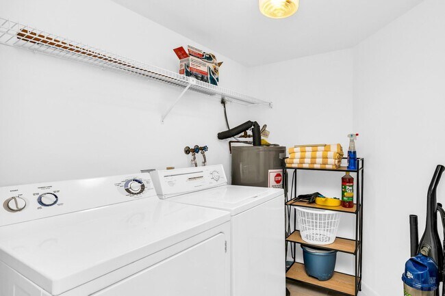 Building Photo - 950 Egret Cir