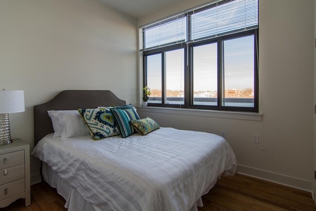 Foto del edificio - 136 Oakland Ave