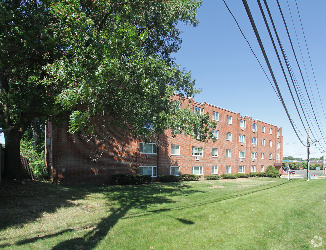 Primary Photo - Emmett Street Apartments