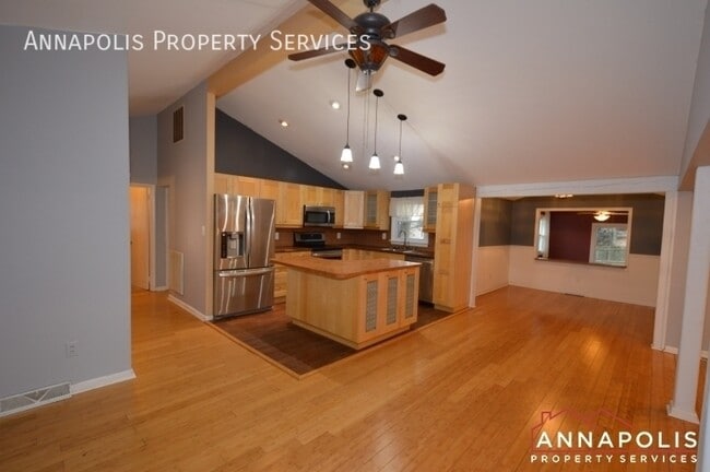 Building Photo - 1066 Broadview Dr