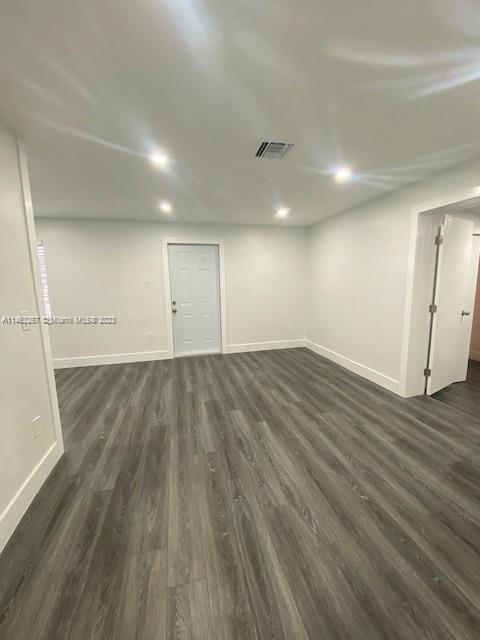 Building Photo - 650 SE 1st Pl