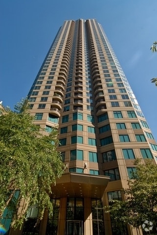 Building Photo - 400 N La Salle Dr