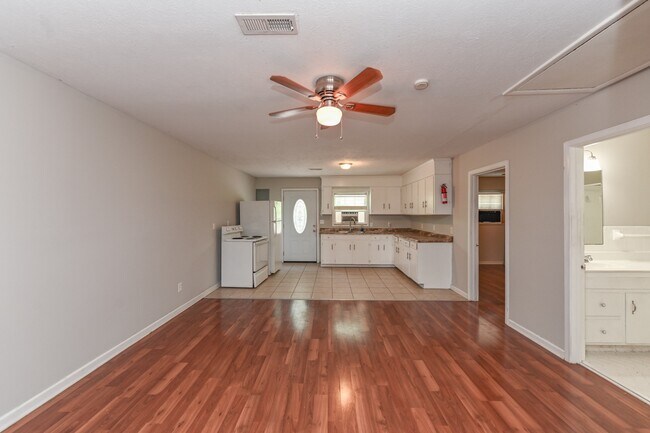 Building Photo - 302 Dobbins Pike