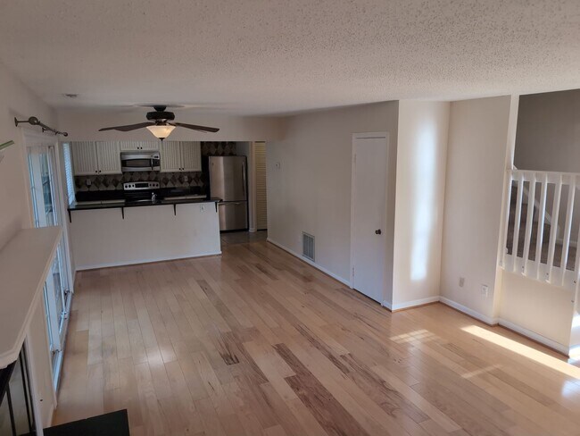 Foto del edificio - 725 Oleander Cir