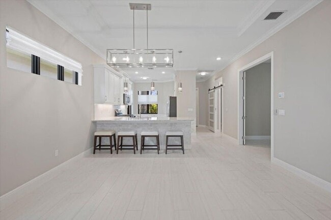 Building Photo - 16124 Key Biscayne Ln