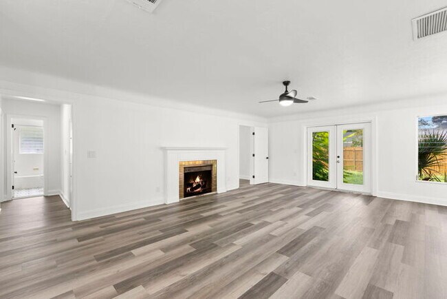 Foto del edificio - NEWLY RENOVATED Home For Rent in St Peters...