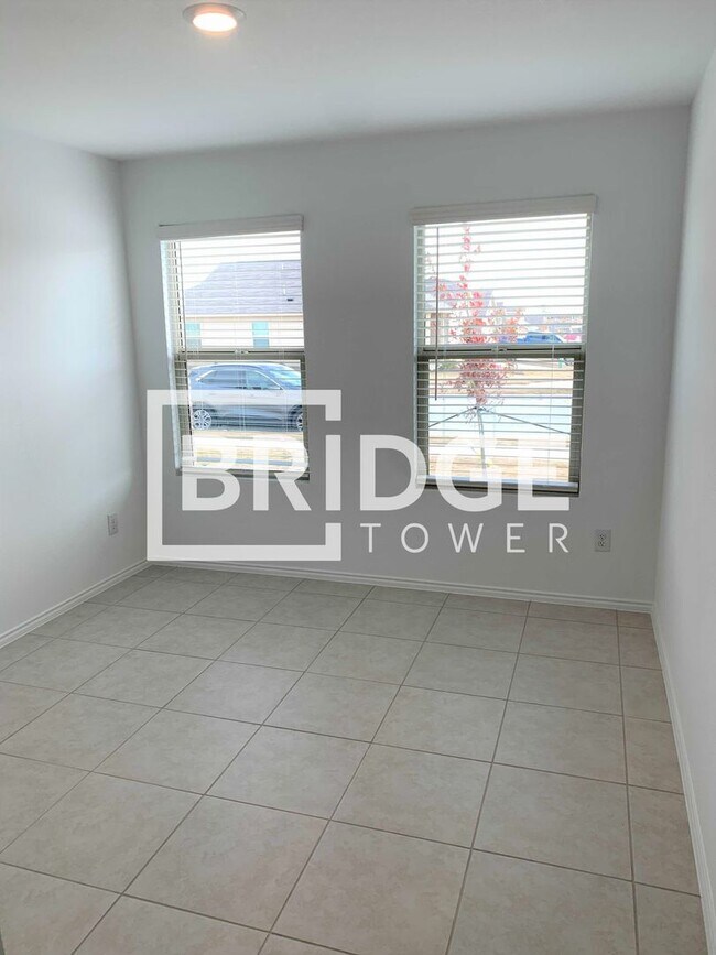 Foto del edificio - 14837 Firerock Rd