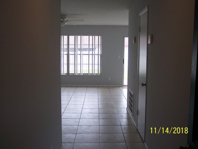 Building Photo - Beautiful 3 Bed 1 Bath Single Family Home