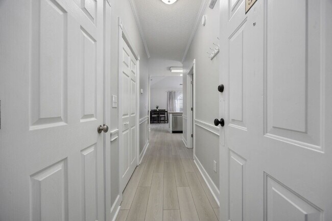 Building Photo - 1 Bedroom Condo in Myrtle Beach with Elevator