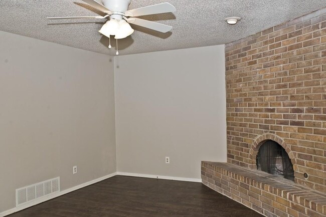 Foto del edificio - 3208 SE 56th St