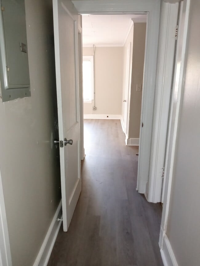 Building Photo - 701 Varsity Dr