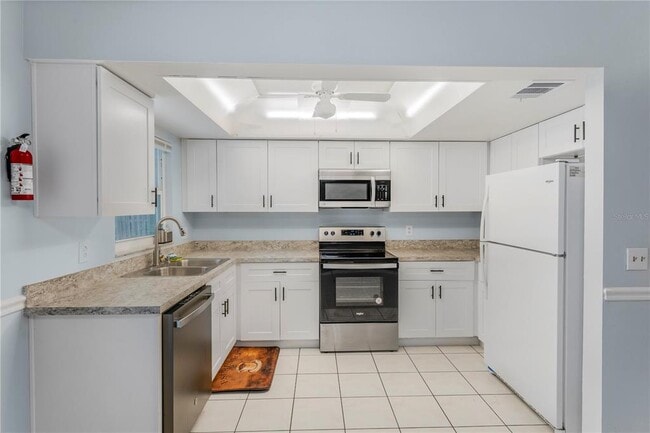 Foto del edificio - 332 Iowa Woods Cir W