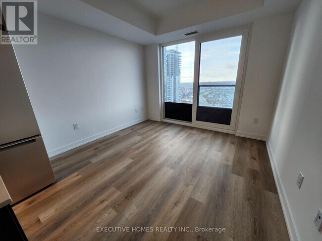 Photo du bâtiment - 395 Square One Dr