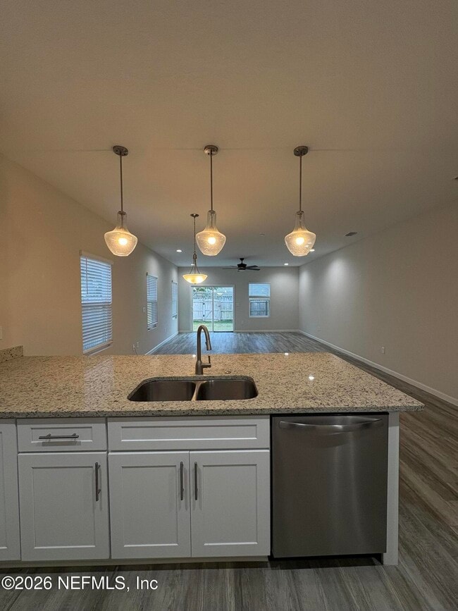 Building Photo - 838 5th Ave S