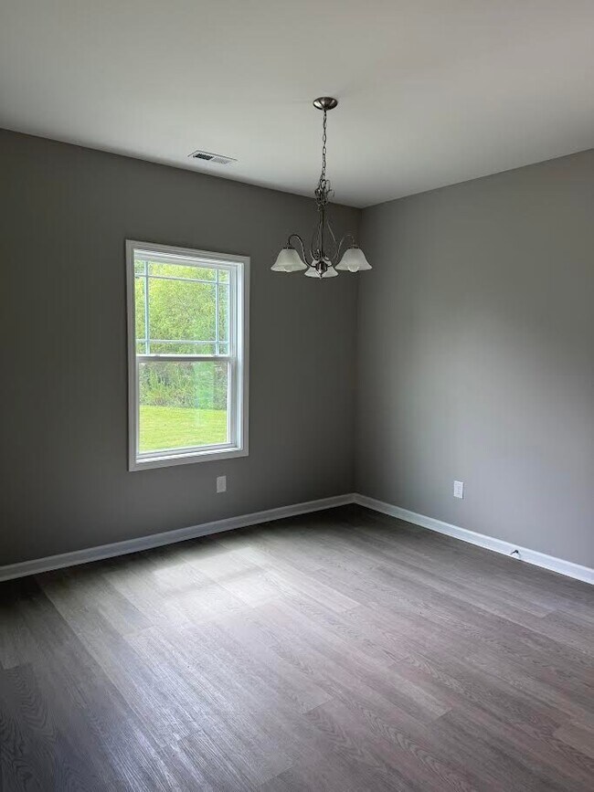 Building Photo - 136 Tang Cir