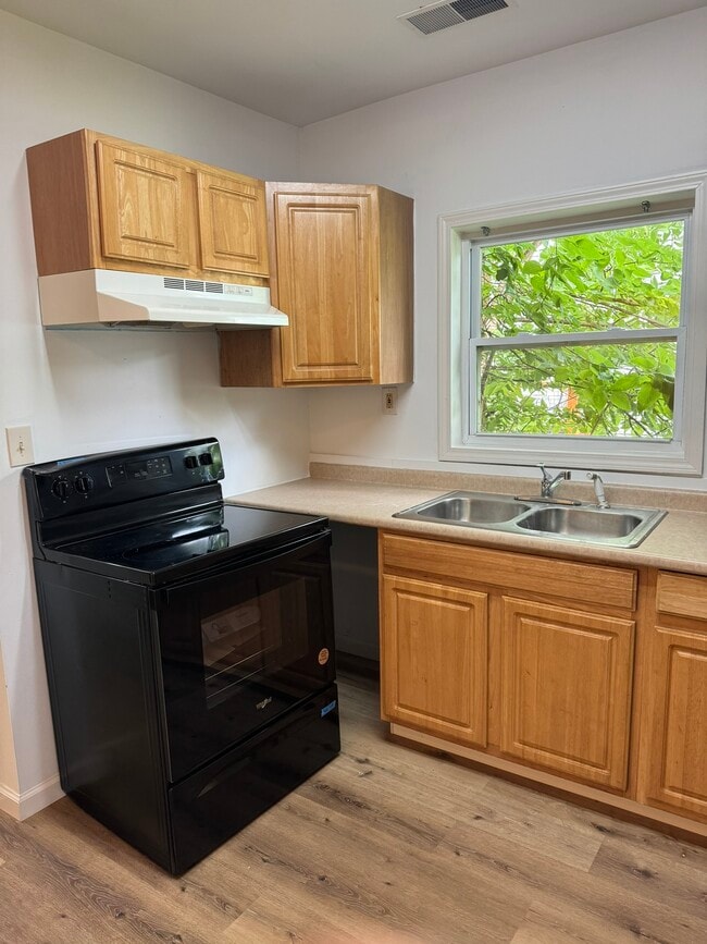 kitchen - new range - 306 S State St