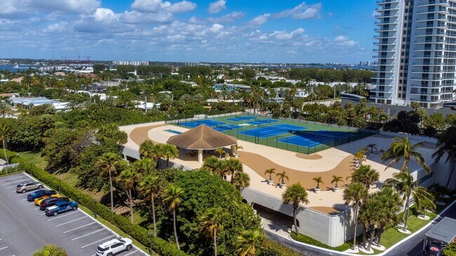 Building Photo - 2800 N Ocean Dr