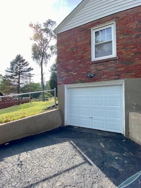 Building Photo - 9054 McNulty Dr