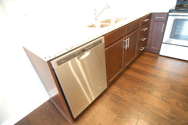 Foto del edificio - 2 Bedroom in Solo East Condos of Nashville!!