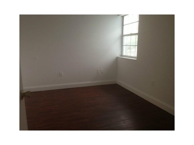 Building Photo - 17500 NW 67th Ct