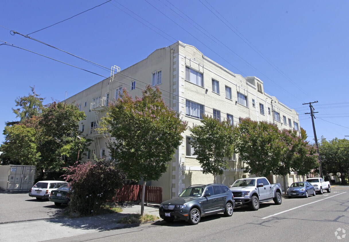 Building Photo - California Walk