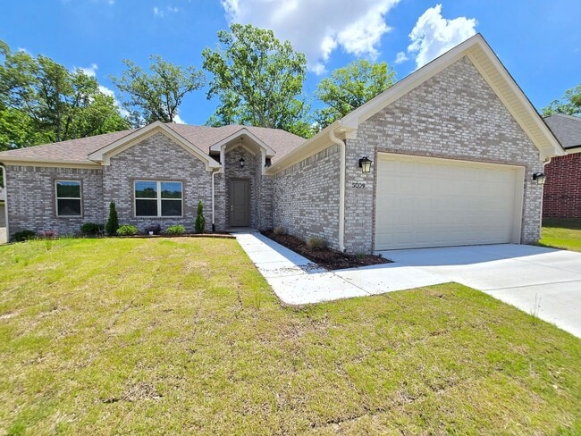 Building Photo - 5009 Springwood Cir