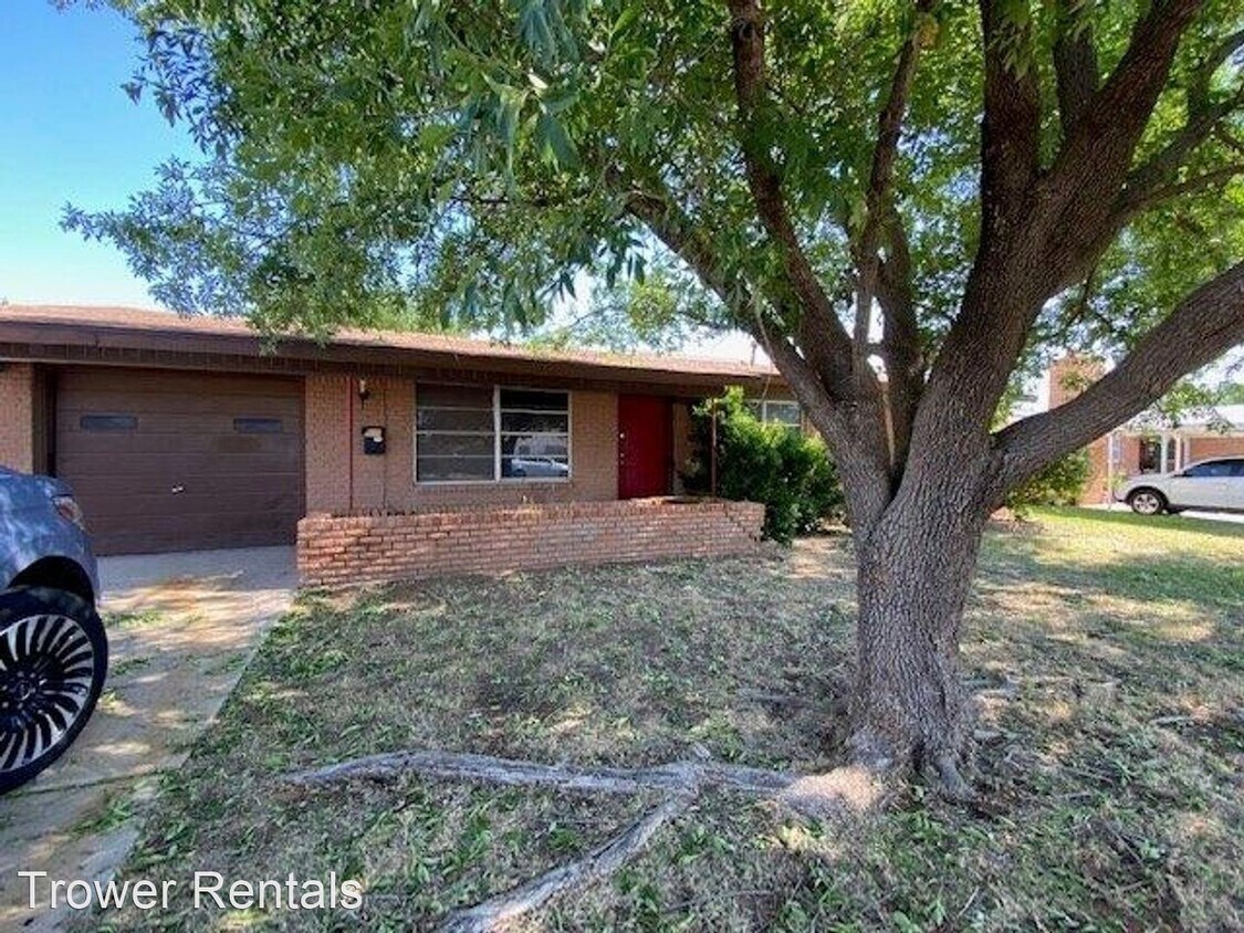 Primary Photo - 3 br, 2 bath House - 613 E 54th