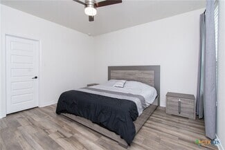 Building Photo - 4927 Park Lgt
