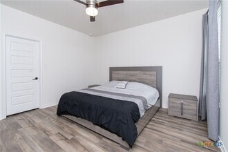 Building Photo - 4927 Park Lgt