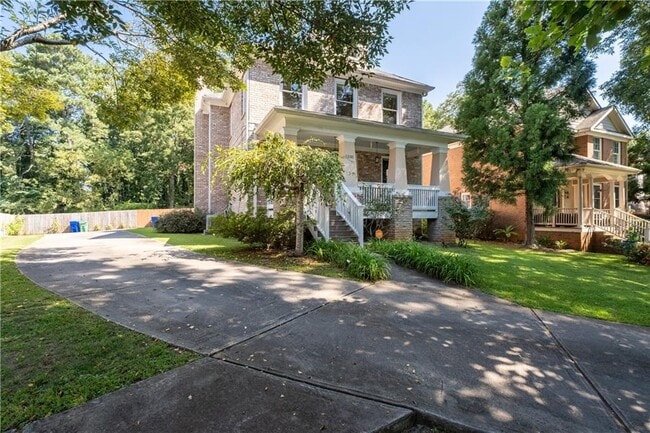 Foto del edificio - 1330 Skyhaven Rd SE