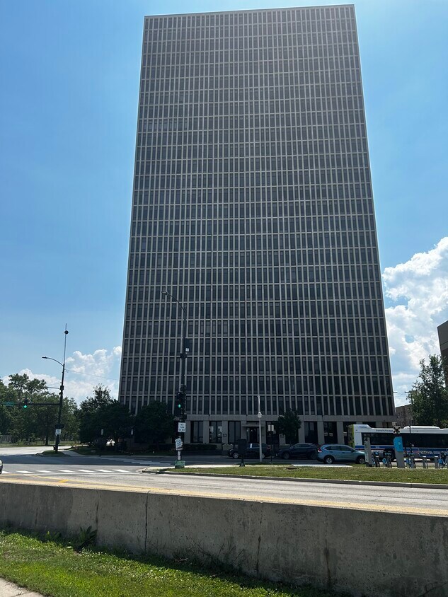 Foto principal - 6700 S South Shore Dr