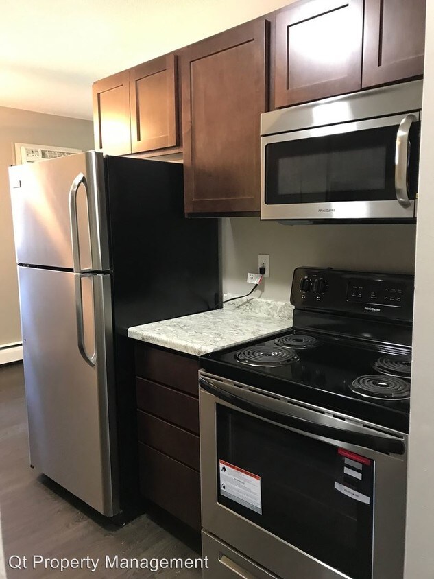 Primary Photo - 616-625 N Oaks Dr