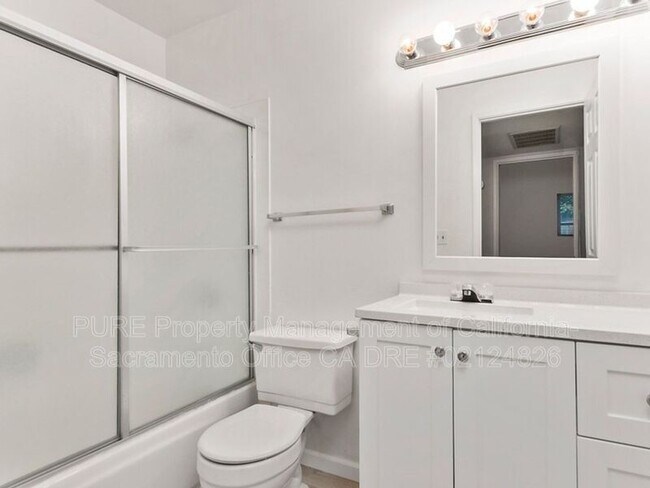 Foto del edificio - 5047 Sparrow Ct