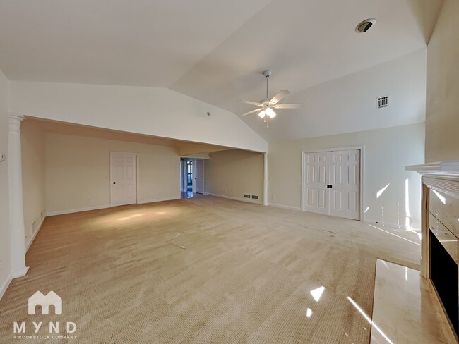 Building Photo - 4601 Lake Village Dr