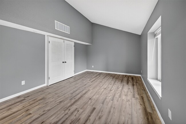 Foto del edificio - 495 Baywillow Dr