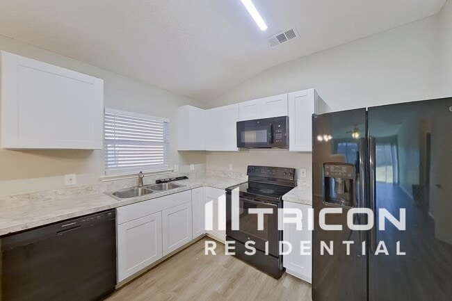 Building Photo - 232 Tulane Dr