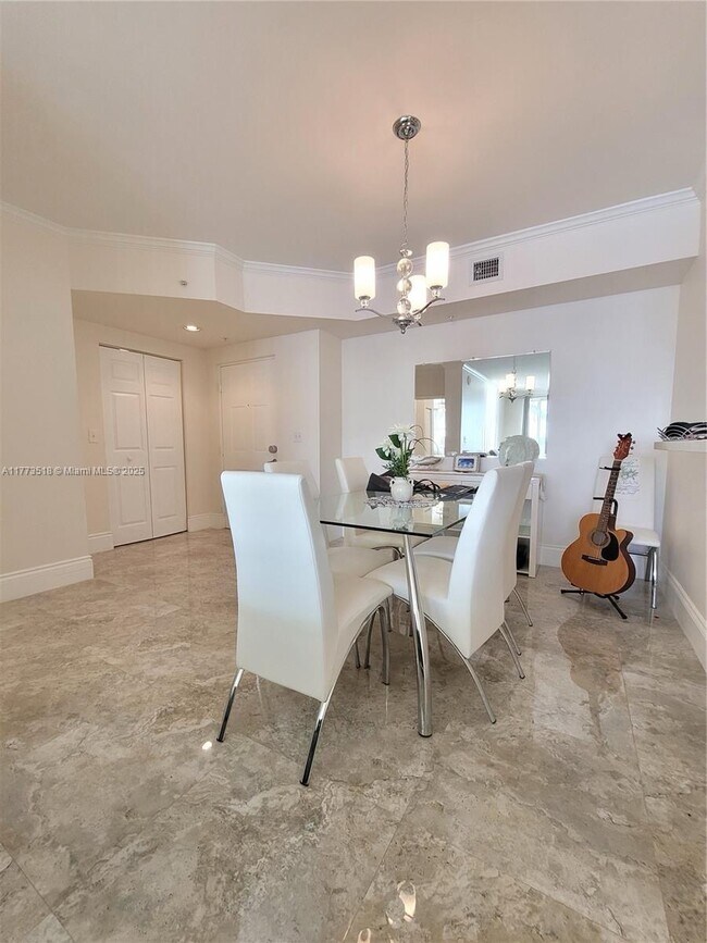 Foto del edificio - 17100 N Bay Rd