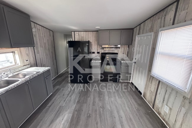 Building Photo - 3 Bedroom, 1.5 Bathroom Rental NOW Available!