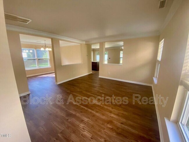 Foto del edificio - 804 Roni Ct