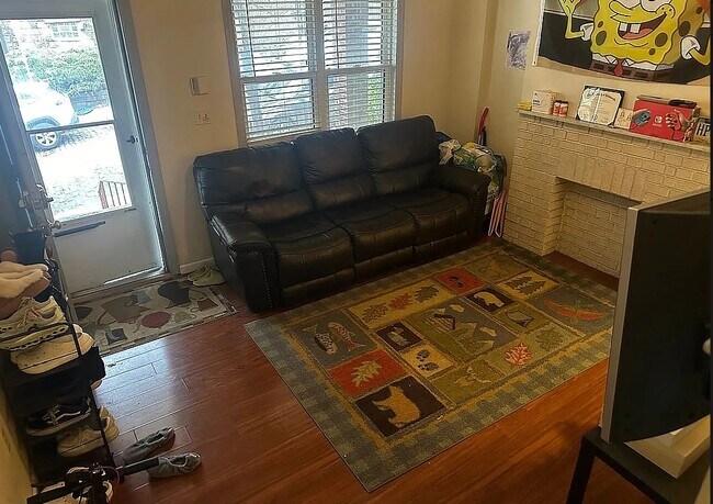 Foto del edificio - 142 Chesterfield Rd