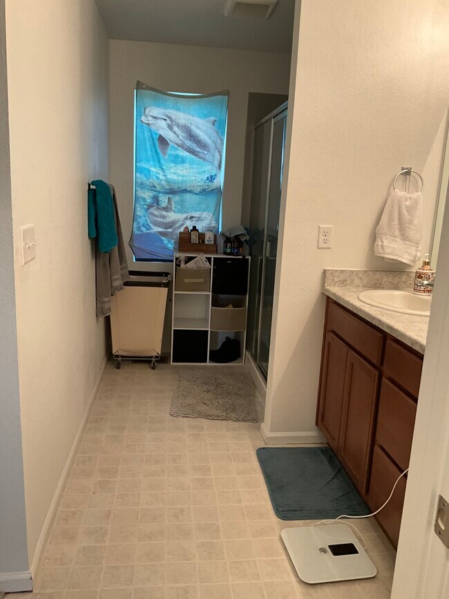 Building Photo - 950 N Undergrove Way