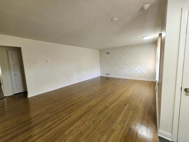 Foto del edificio - 518 W 53rd Pl