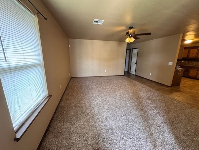 Foto del edificio - 3 bed 2 bath duplex in Chickasha