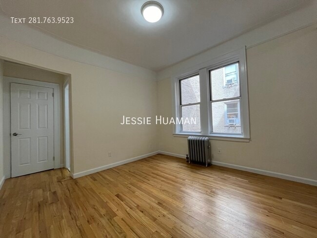 Building Photo - 117 W 13th St
