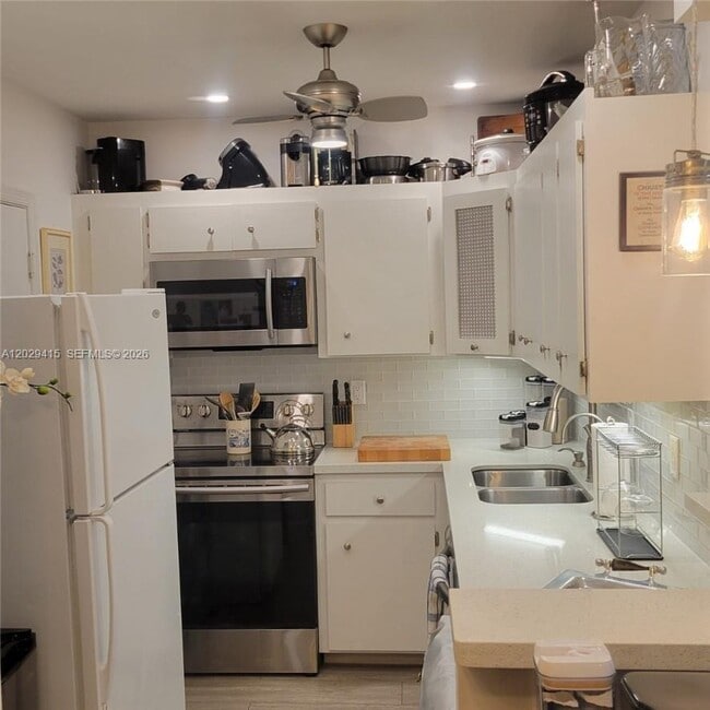 Foto del edificio - 2210 NE 56th Pl